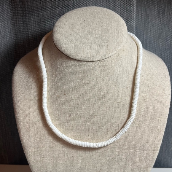 Jewelry - Elegant White Beaded Necklace